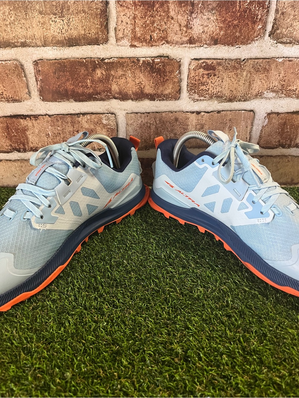 Altra - Picture 3 of 6